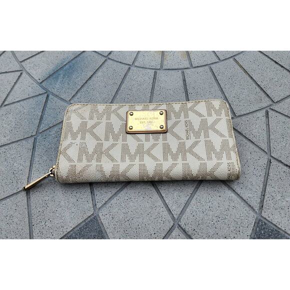 Michael Kors Monogram Jet Set Zip Around Coated Canvas Distressed Wallet - Picture 1 of 9